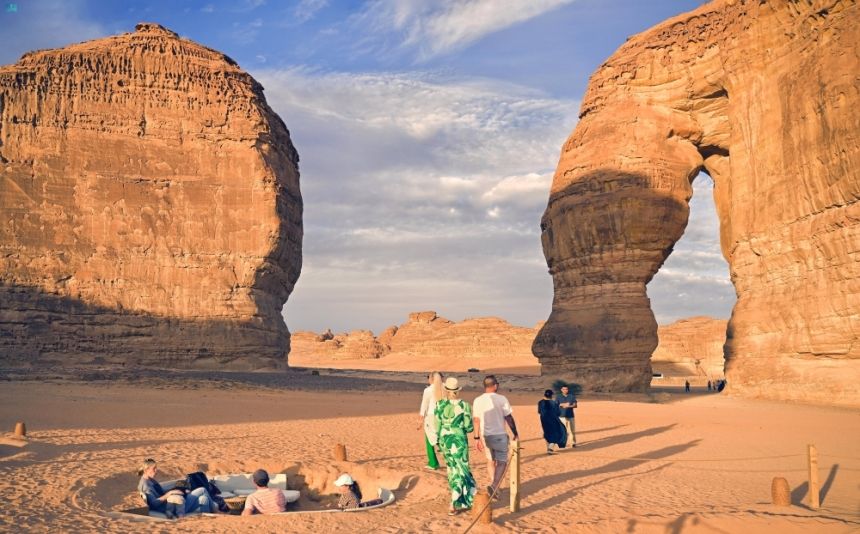 جبل الفيل من الوجهات السياحية البارزة في محافظة العُلا - واس