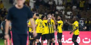 دوري روشن: الاتحاد يعتلي الصدارة بفوزه على الفتح (2-0) - بوابة فكرة وي