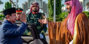 أسلوب استقبال محمد بن سلمان للرئيس الاندونيسي ولقطة مع وزير الدفاع يثير تفاعلا - بوابة فكرة وي