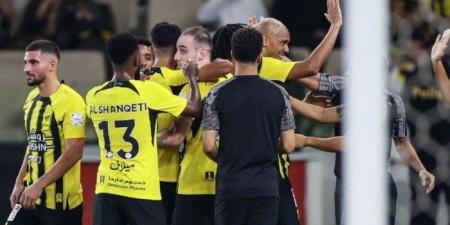 الاتحاد يقبل هدية الهلال وينتزع صدارة الدوري السعودي - بوابة فكرة وي