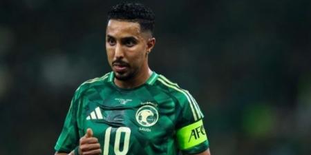 سالم الدوسري يتقدم بعثة المنتخب السعودي الى الكويت - بوابة فكرة وي