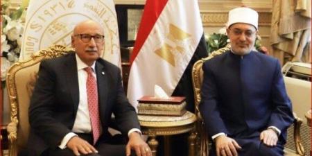 مفتي الجمهورية يهنئ القاضي عاصم الغايش برئاسة محكمة النقض - بوابة فكرة وي