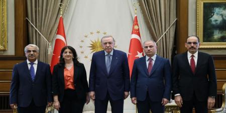 إردوغان يلتقي وفد حزب مؤيد للأكراد في "مرحلة جديدة" من التقارب - بوابة فكرة وي