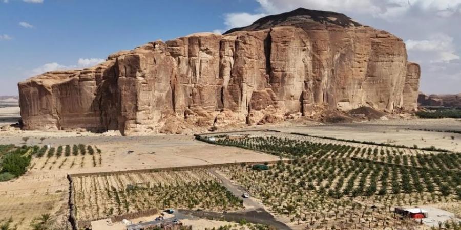 جبل الحوارة بالعُلا.. لوحة طبيعية تنبض بجمال الجغرافيا الصحراوية - بوابة فكرة وي