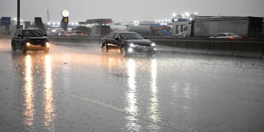 مع رياح شديدة.. أمطار غزيرة على أجزاء من 4 مناطق - بوابة فكرة وي