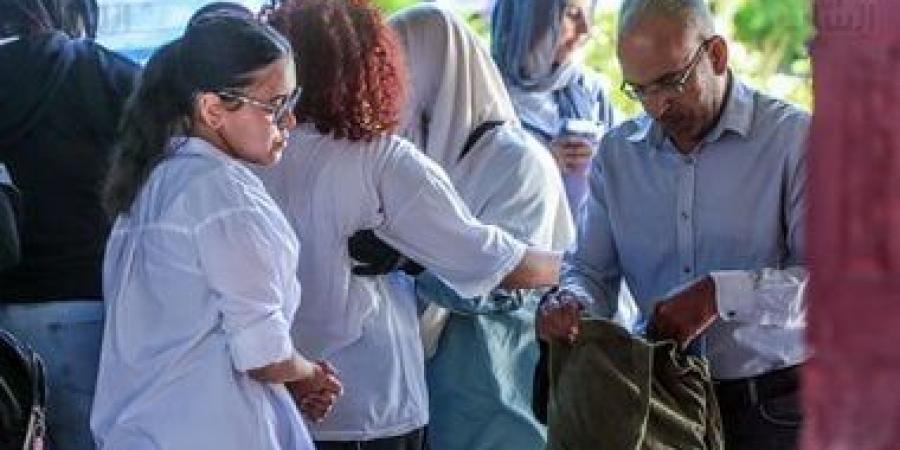 طلاب الثانوية العامة نظام قديم يبدأون امتحان التفاضل والتكامل - بوابة فكرة وي