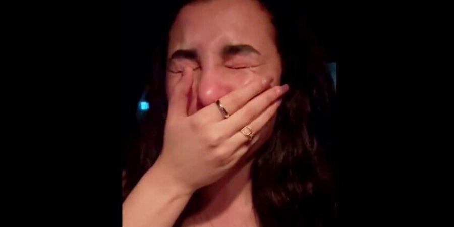 فنانة مصرية تستغيث عبر بث مباشر من برلماني سابق - بوابة فكرة وي