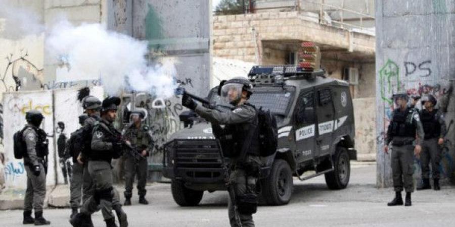 إصابات بالاختناق واعتقال ثلاثة مواطنين خلال اقتحام قوات الاحتلال الخضر جنوب بيت لحم - بوابة فكرة وي