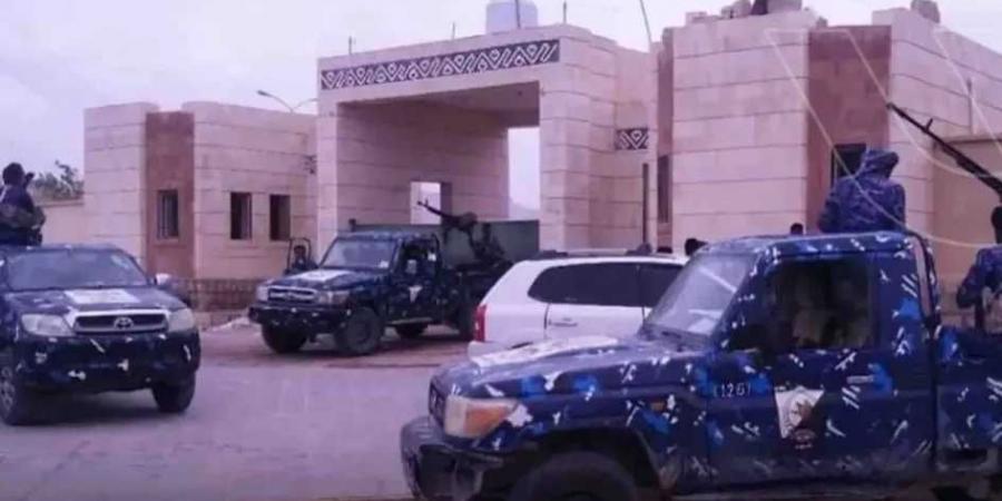 كان على متن باص قادم من صنعاء.. حوثي يحاول طعن أحد أفراد نقطة أمنية جنوبي اليمن - بوابة فكرة وي