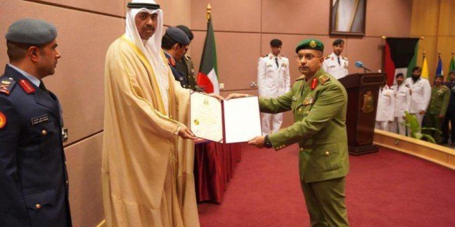 وزير الدفاع الكويتي: دورة القيادة والأركان المشتركة محطةً مهمة لتأهيل ضباط قياديين - بوابة فكرة وي
