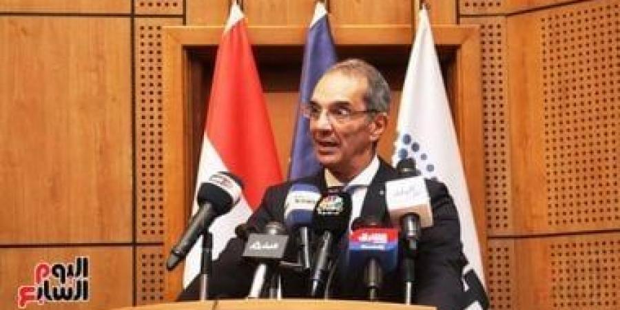 وزير الاتصالات يتابع حريق سنترال رمسيس.. وتعطل مؤقت للخدمة - بوابة فكرة وي