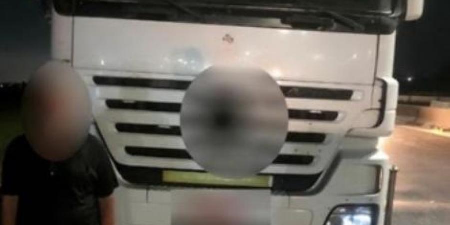 ضبط قائد سيارة "نقل ثقيل" لسيره عكس الإتجاه - بوابة فكرة وي